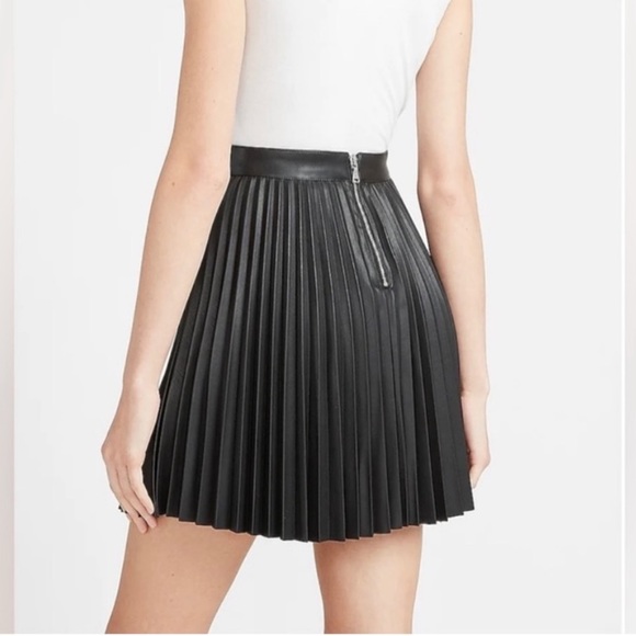 Express black pleated faux leather mini skirt with zipper back - Picture 2 of 4